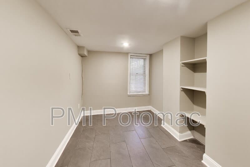 Washington Condo: 1952 Calvert Street Northwest