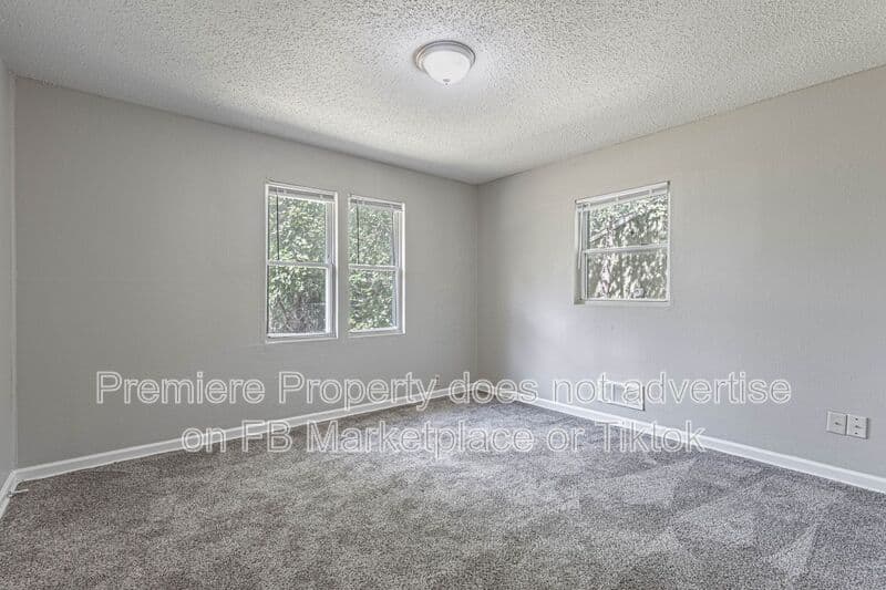 Kansas City House: 7300 E 112th St