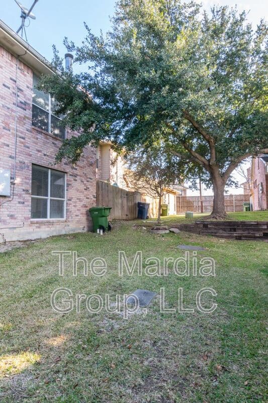 Garland House: 3904 Brandon Park Dr