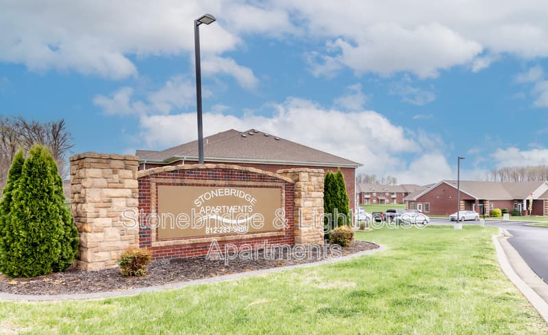 Jeffersonville Condo: 201 Stonebench Circle