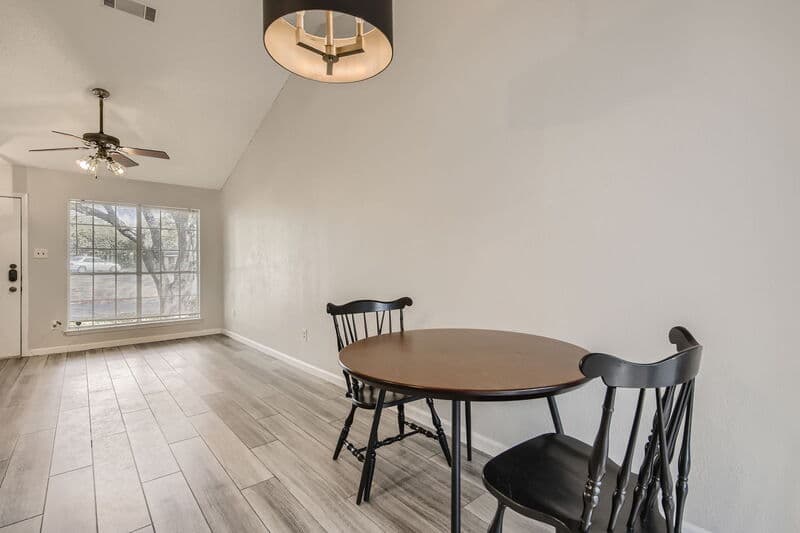 Austin Condo: 1015 E Yager Ln