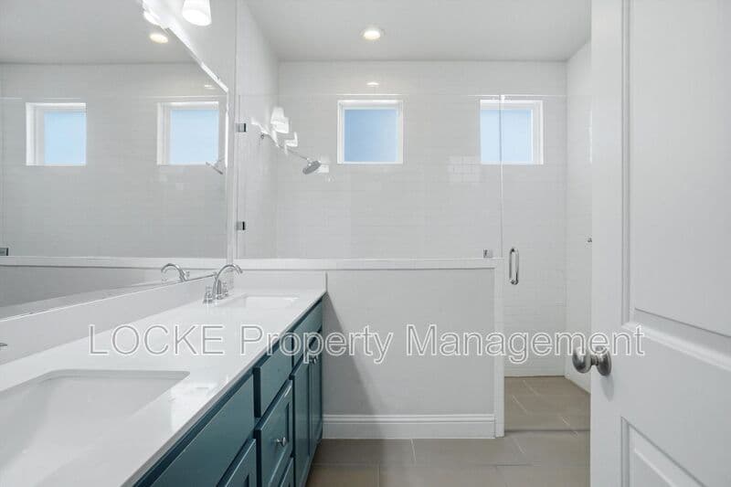 Fort Worth House: 2809 W Bewick St