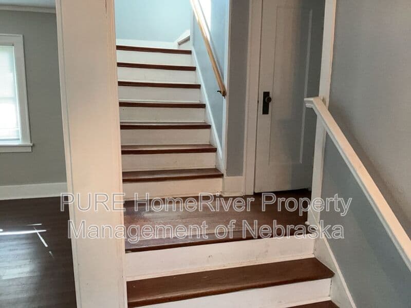 Omaha House: 1424 S 46th Street