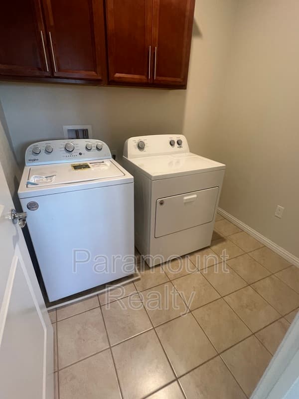 Brentwood House: 385 Savannah Way