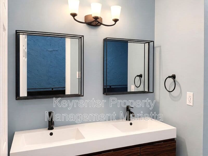 Decatur House: 510 Ponce De Leon Avenue