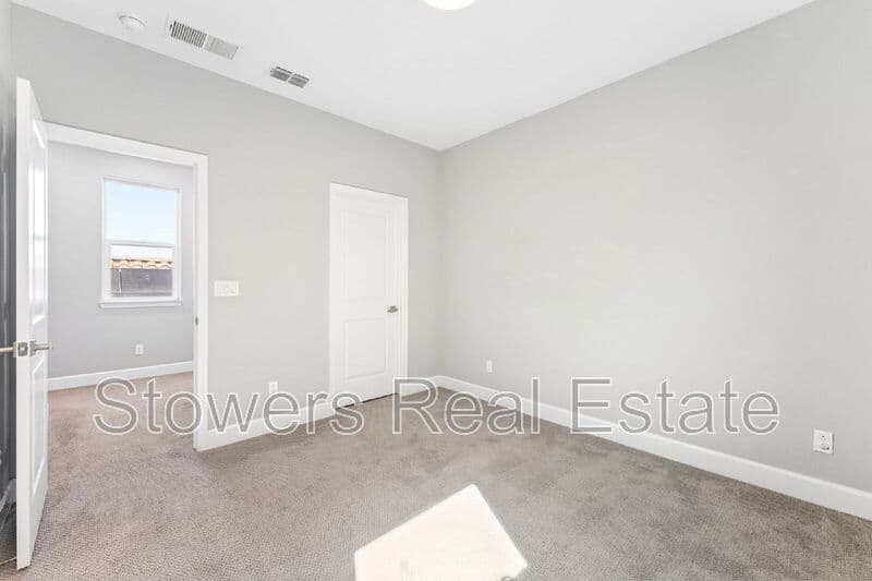 Hayward House: 220 Caterina Way