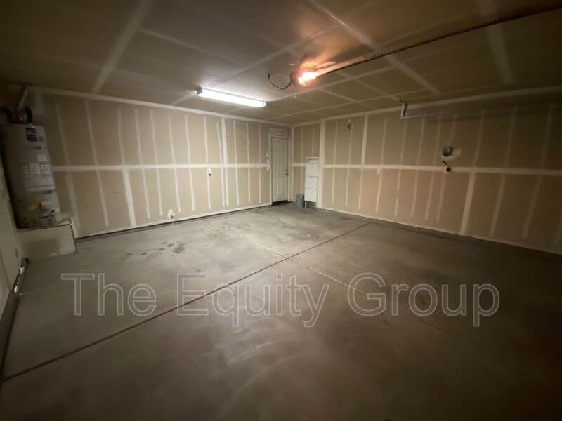 Visalia House: 1025 West Reese Ct