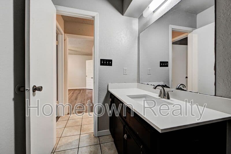 Norman Condo: 1713 Hillcrest Drive