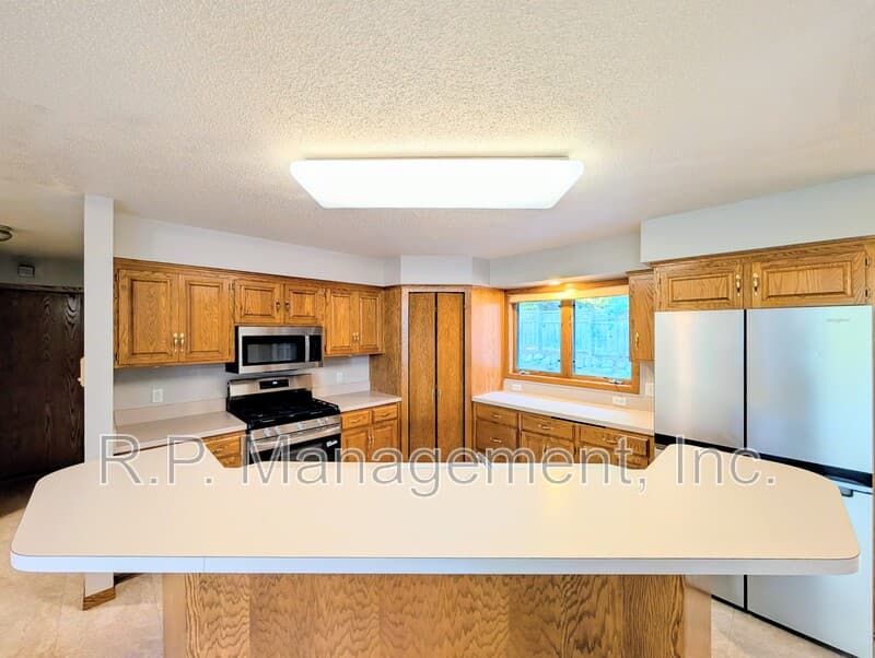 Minnetonka House: 4626 Linnea Ln
