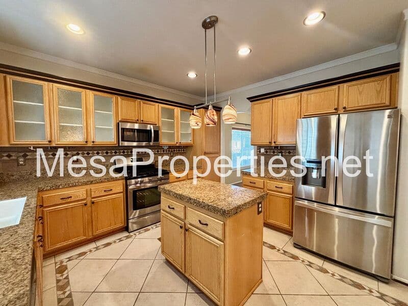 Victorville House: 12604 Sunglow Lane