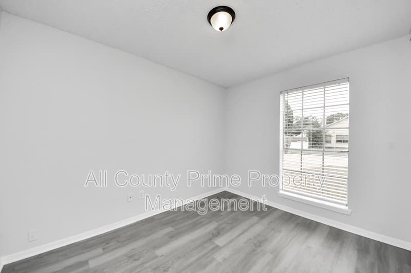 Houston House: 5546 Santrey Drive