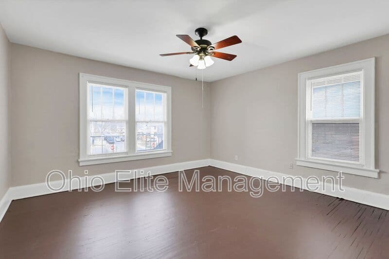 Columbus House: 2709 Sullivant Ave