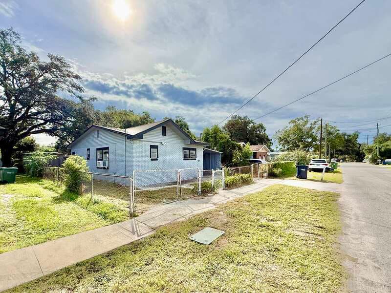 Tampa House: 8213 North Elmer Street