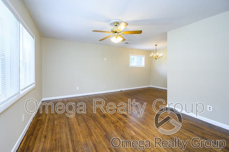 Birmingham House: 413 Wedgeworth Rd