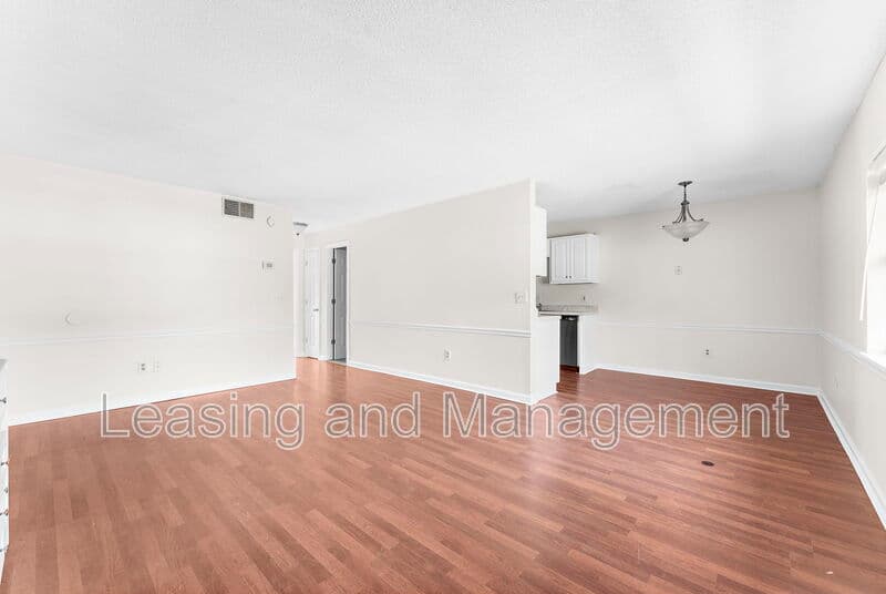 Ladson Condo: 201 Oakmont Avenue