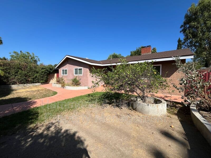 Granada Hills House: 16751 San Fernando Mission Blvd.