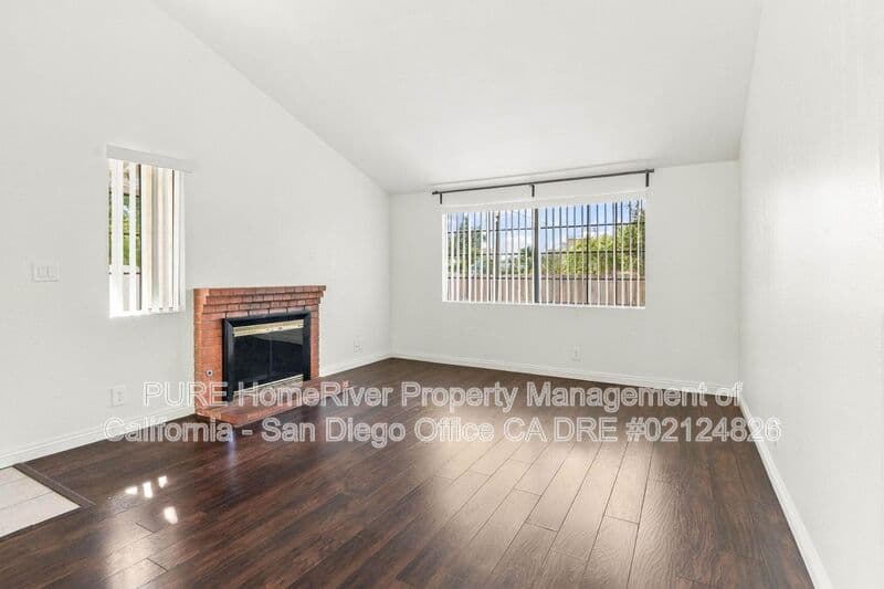 Escondido House: 1007 Howard Ave