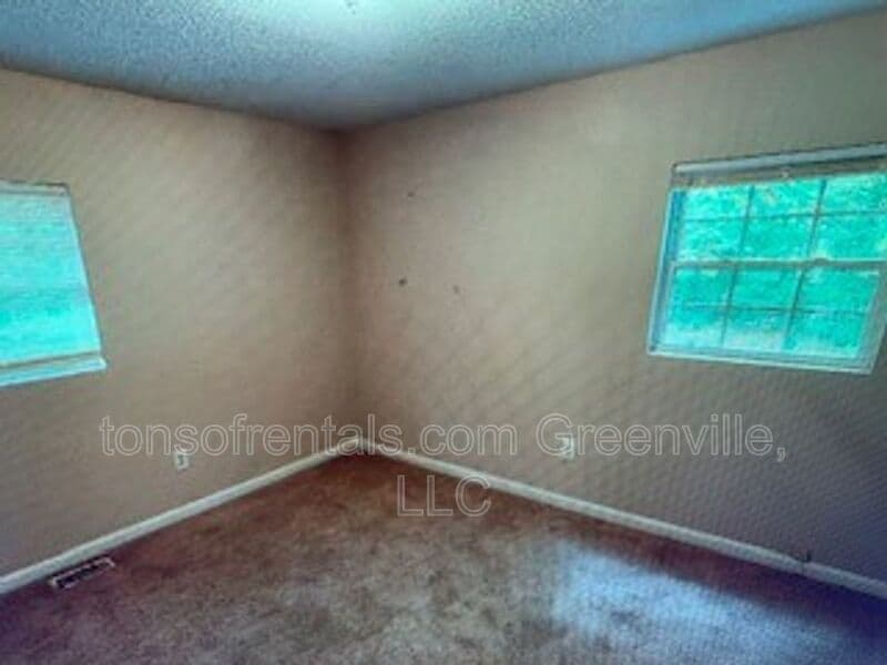 Fountain Inn House: 1501 Howard Drive