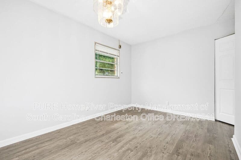 Charleston House: 628 Constant Dr