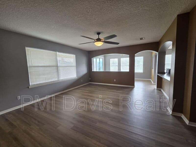 Middleburg House: 3604 Meadowgreen Ln