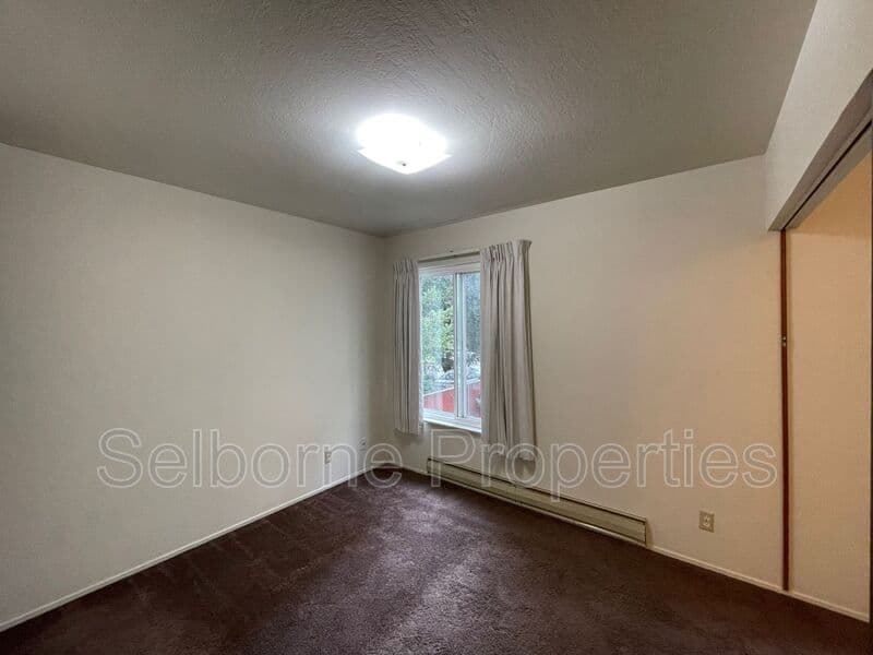 Oakland House: 443 Lee St.
