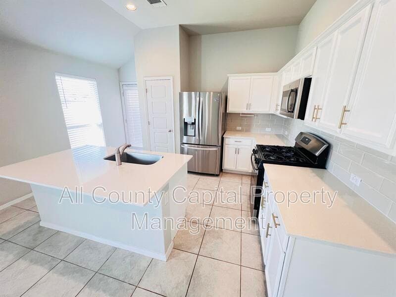 Georgetown House: 201 Oakstone Dr