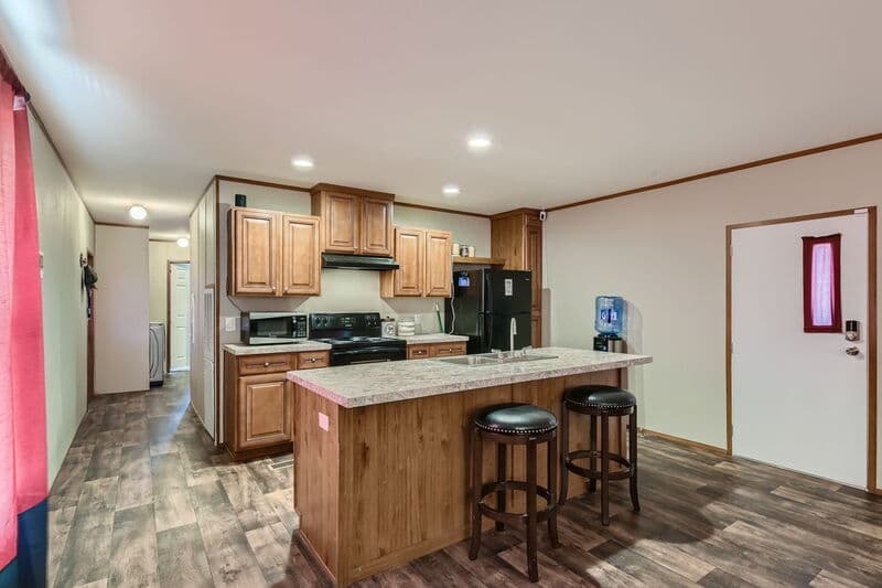 Dale House: 517 Crossroads Drive