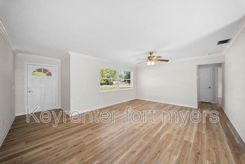 FORT MYERS House: 13049 FOURTH ST