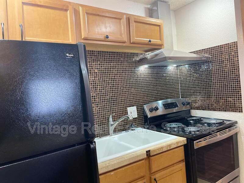Tampa Condo: 9105 W Hillsborough Ave