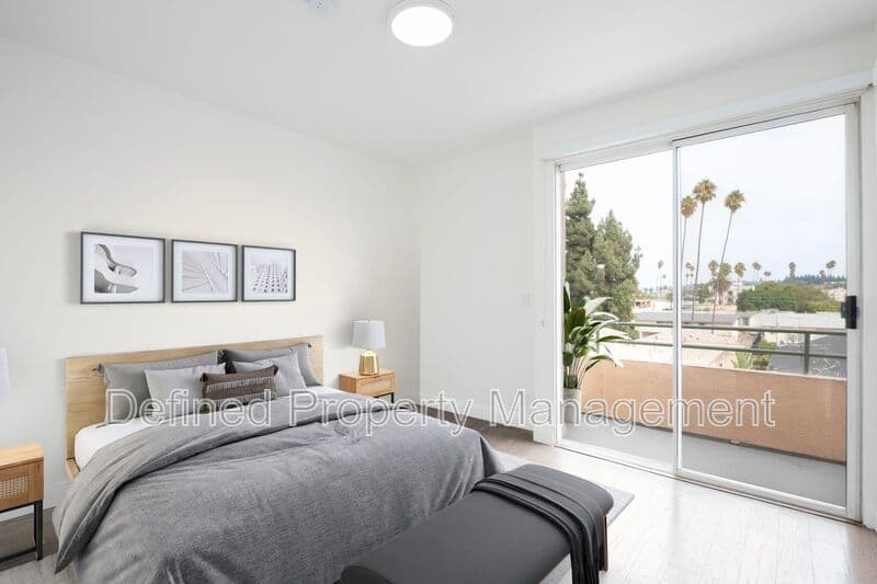 Los Angeles Condo: 1616 N Serrano Ave