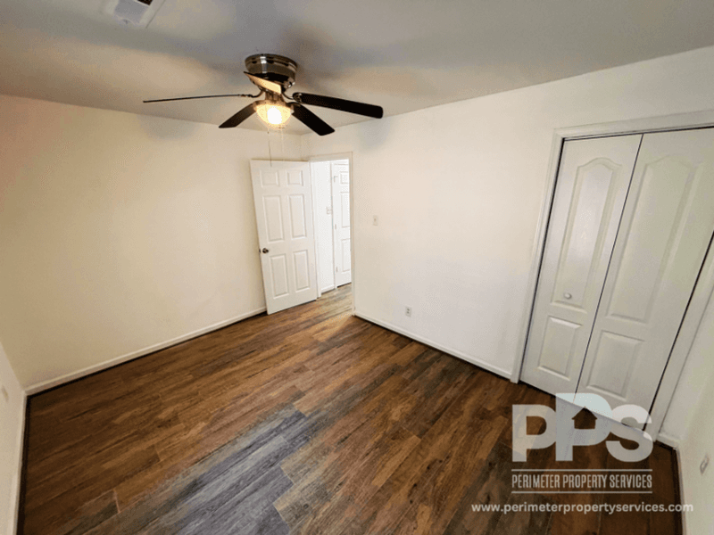 Union City House: 5544 Lakeside Dr