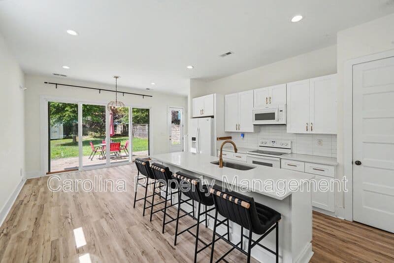 Charlotte House: 1521 Walton Rd
