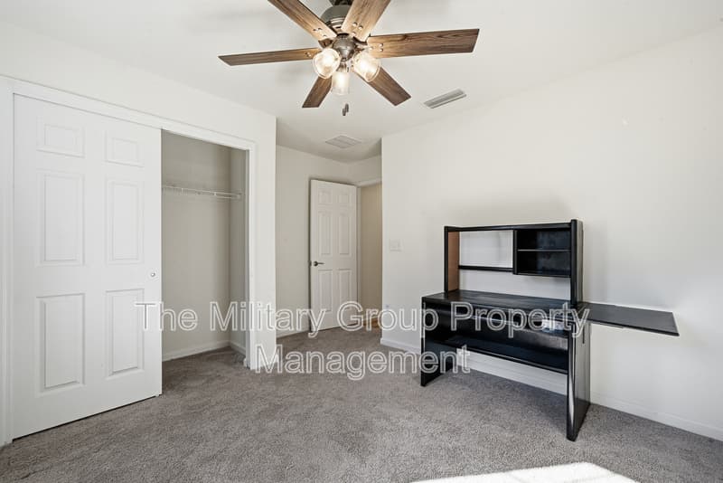 Jacksonville House: 6506 Sandler Lakes Drive