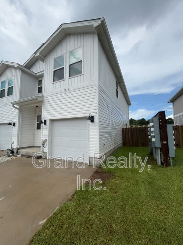 Pensacola Townhome: 1214 Fairchild Vlg Dr