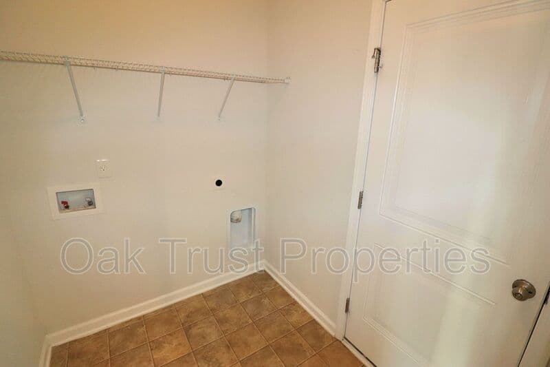 North Charleston House: 7716 Haywood Street