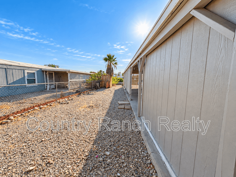 Bullhead City House: 1635 Yale Drive