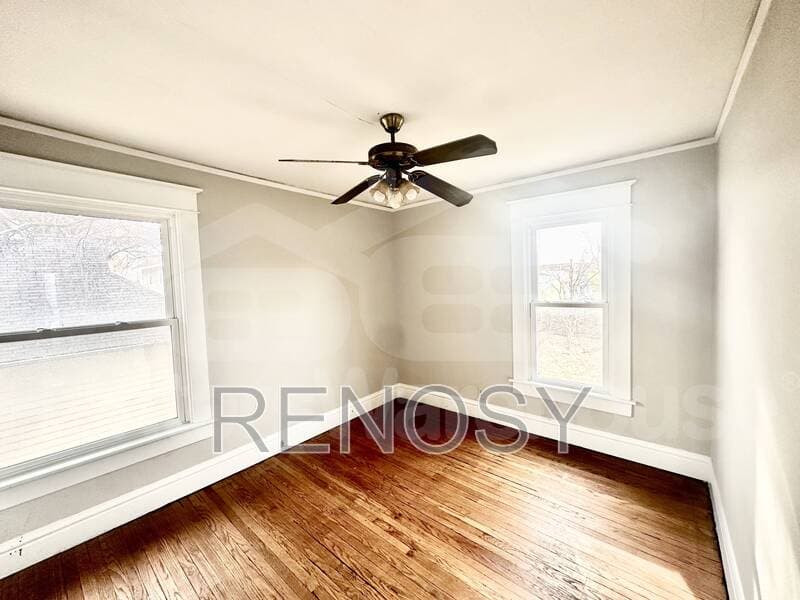 Des Moines House: 3114 School Street