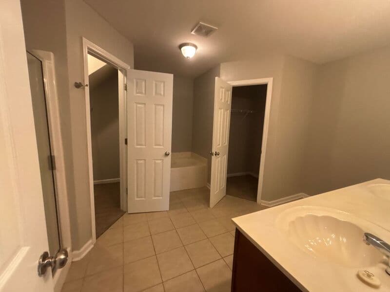 Cordova House: 1605 Far Dr