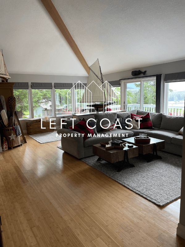 Lincoln City House: 1545 Northeast Regatta Way