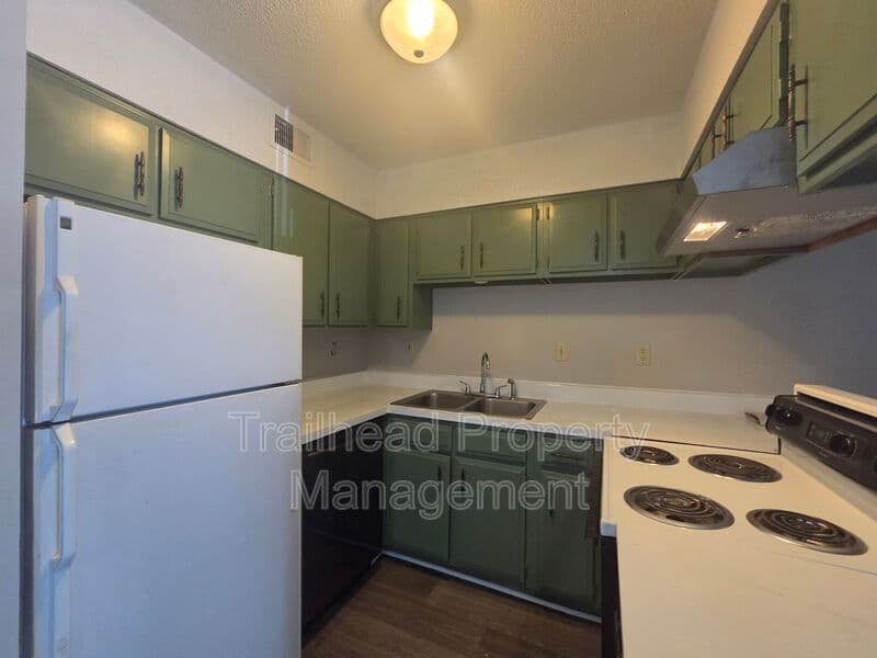 Independence House: 324 W College St