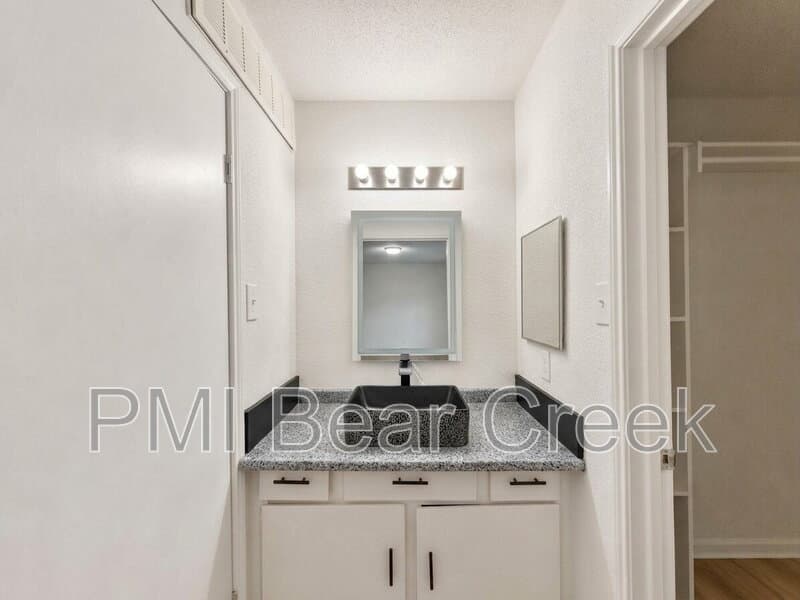 Houston Condo: 9550 Deering Drive