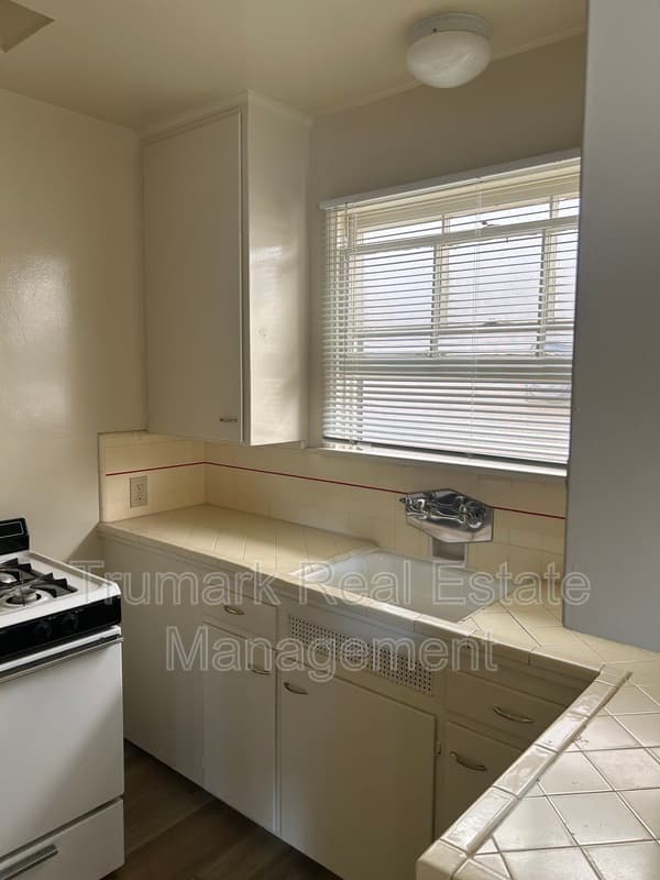 Glendale Condo: 1447 E Broadway