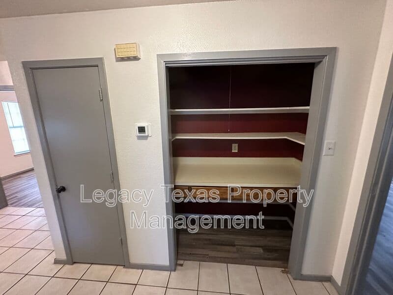 Mansfield House: 7185 Retta Mansfield Rd