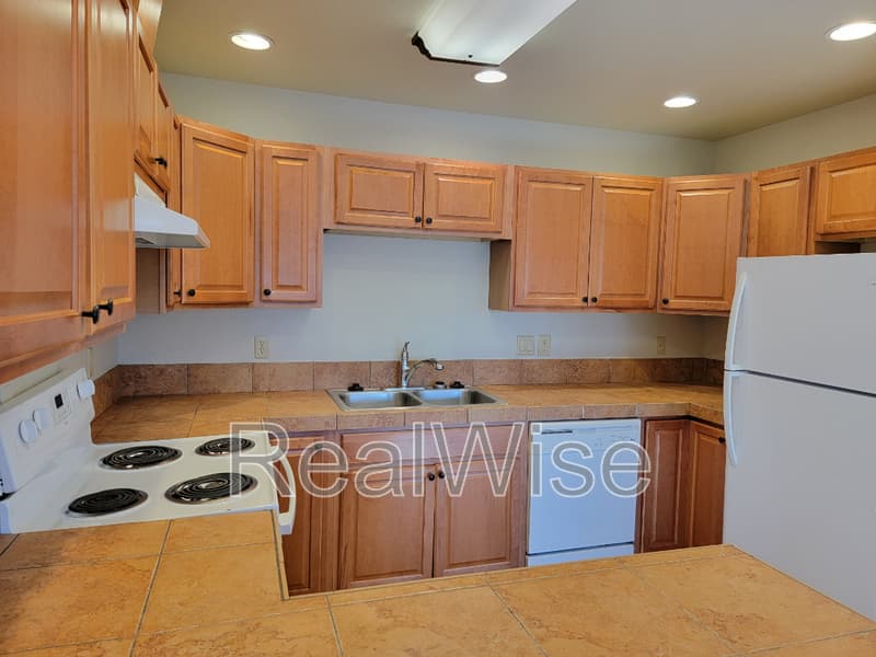 Redmond Condo: 219 NW 6th St