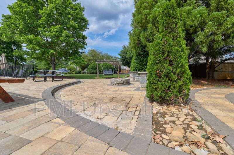 Simpsonville House: 218 Marefair Ln