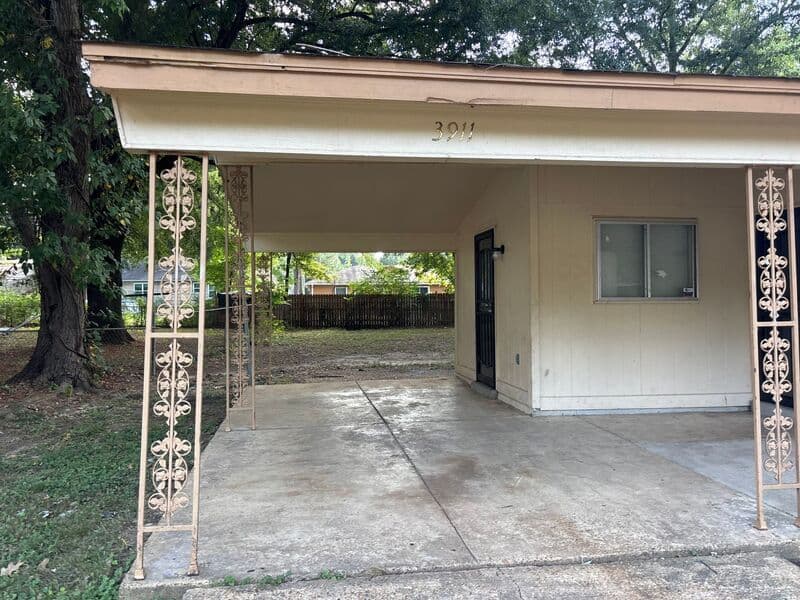 Memphis House: 3911 Ajanders Dr