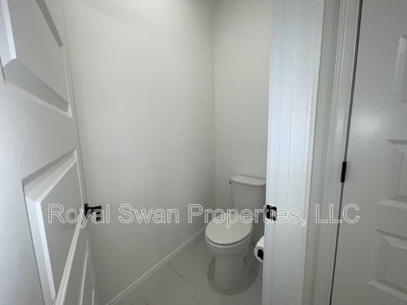 Lakeland House: 929 Clearview Avenue