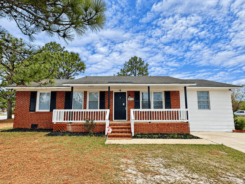 Fayetteville House: 610 Woodburn Drive