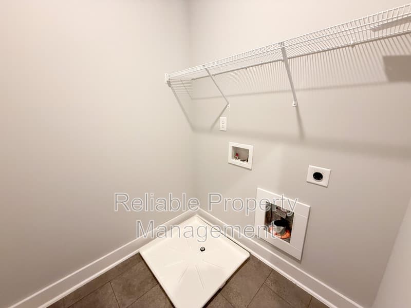 Clayton House: 22 S Laird Dr