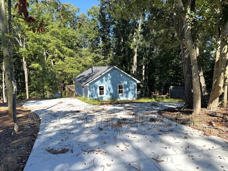 Flowery Branch House: 6525 Bermuda Lane